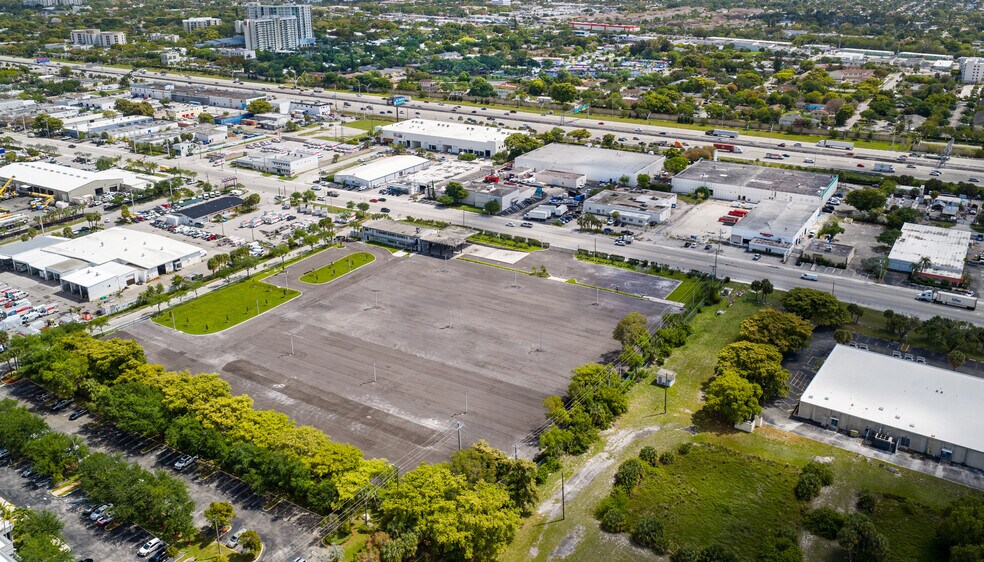 951 S 12th Ave, Pompano Beach, FL à louer - Photo de l’immeuble – Image 2 sur 5