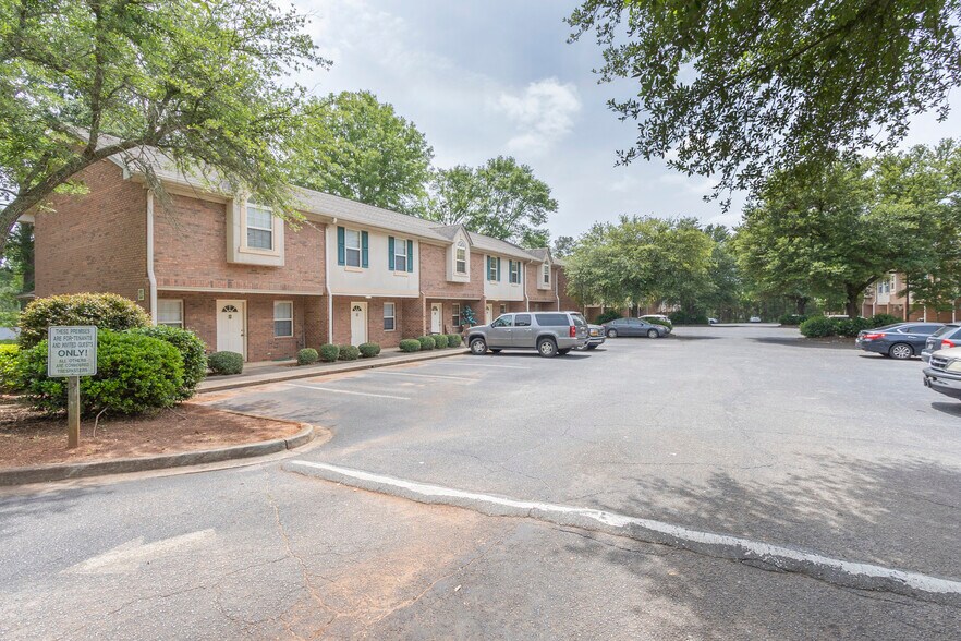 407 Nelson Dr, Anderson, SC à vendre - Photo de l’immeuble – Image 2 sur 35