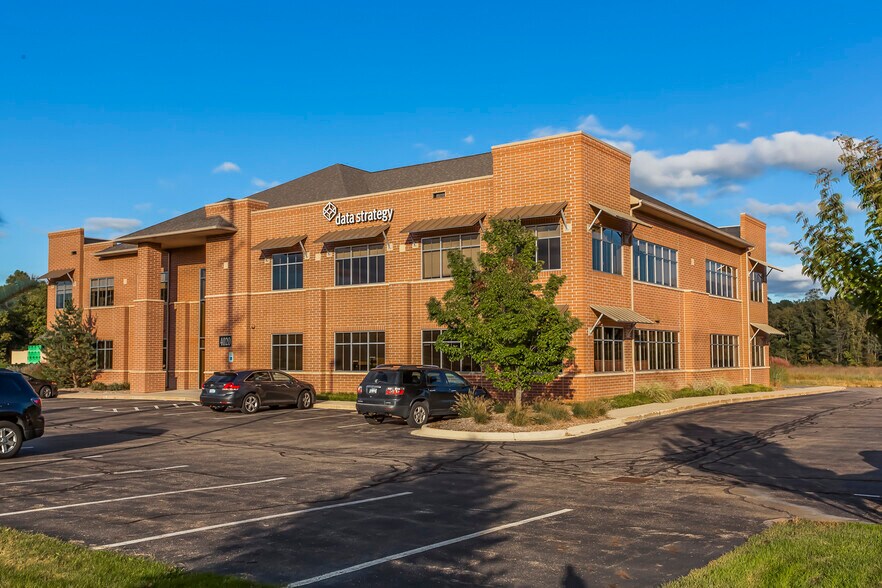 4020 E Beltline Ave NE, Grand Rapids, MI à louer - Photo de l’immeuble – Image 2 sur 9