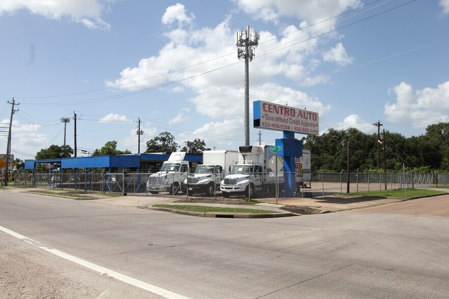 8257 Gulf Fwy, Houston, TX à louer - Photo de l’immeuble – Image 3 sur 20