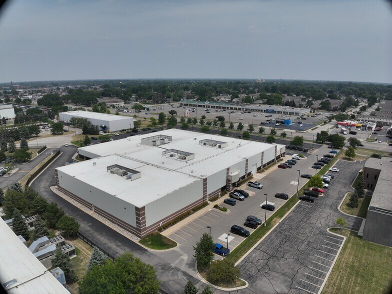 27600-27700 Donald Ct, Warren, MI à vendre – Image 2 sur 13