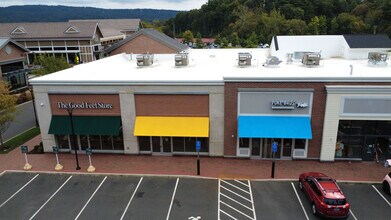 21 Ensign Dr, Avon, CT à louer Photo de l’immeuble– Image 2 sur 4