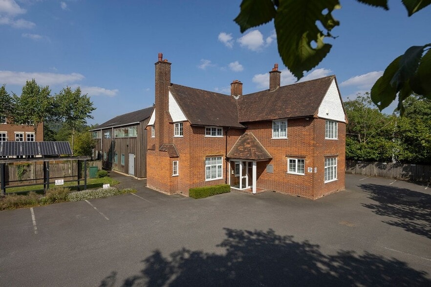 7 Castlefield Rd, Reigate à louer - Photo principale – Image 1 sur 2