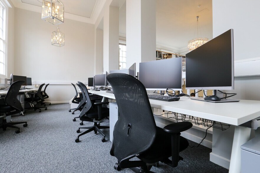 26-28 High Street, Warwick à louer - Photo de l’immeuble – Image 3 sur 12