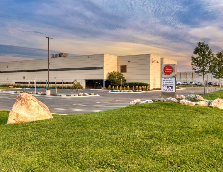 11878 Hubbard St, Livonia, MI à louer - Photo de l’immeuble – Image 1 sur 9