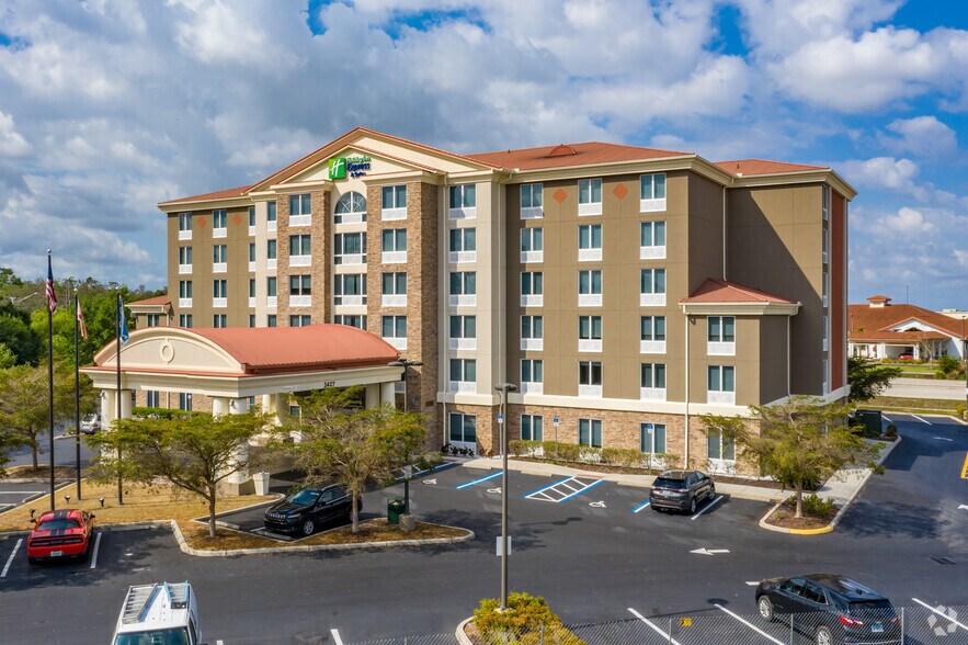 3427 Forum Blvd, Fort Myers, FL à vendre - Photo principale – Image 1 sur 4