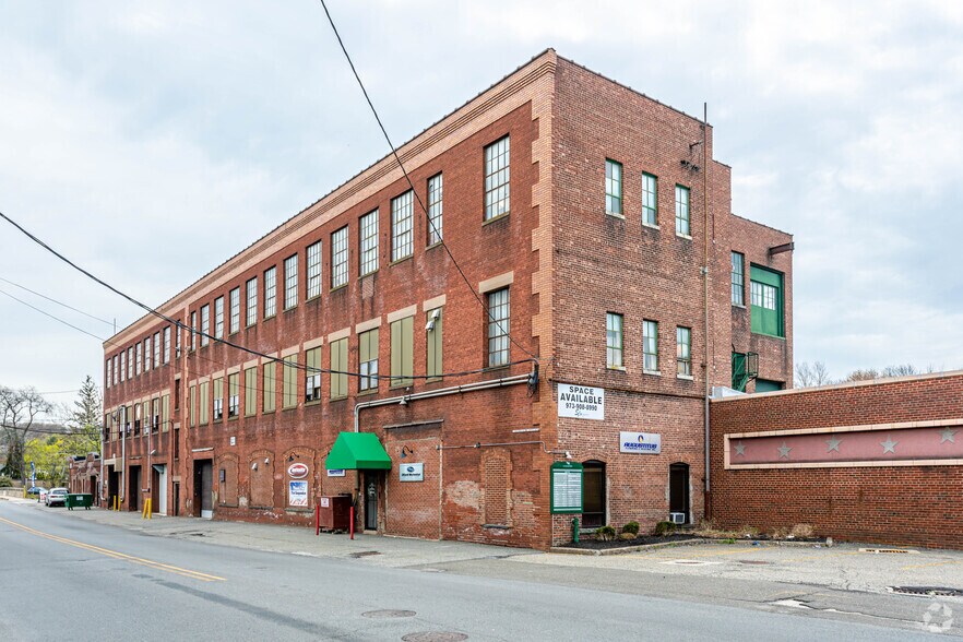 101 E Main St, Little Falls, NJ à louer - Photo de l’immeuble – Image 2 sur 5