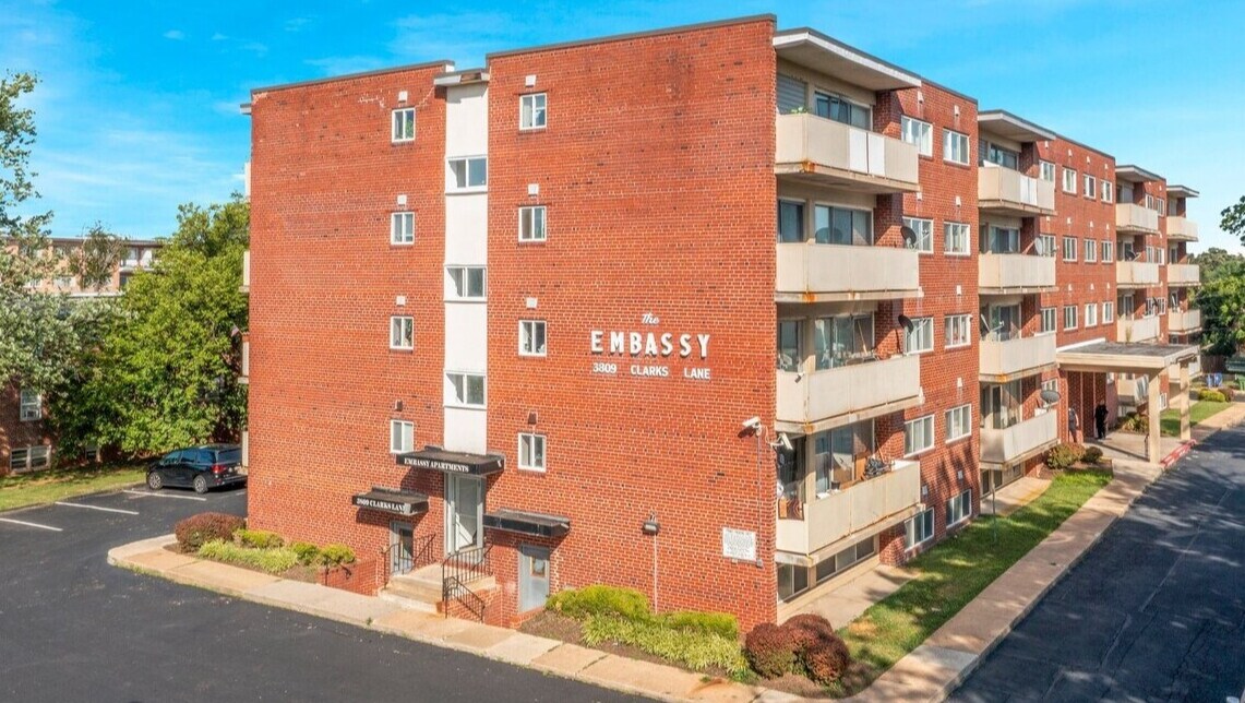 3809 Clarks Ln, Baltimore, MD à vendre Photo de l’immeuble– Image 1 sur 56