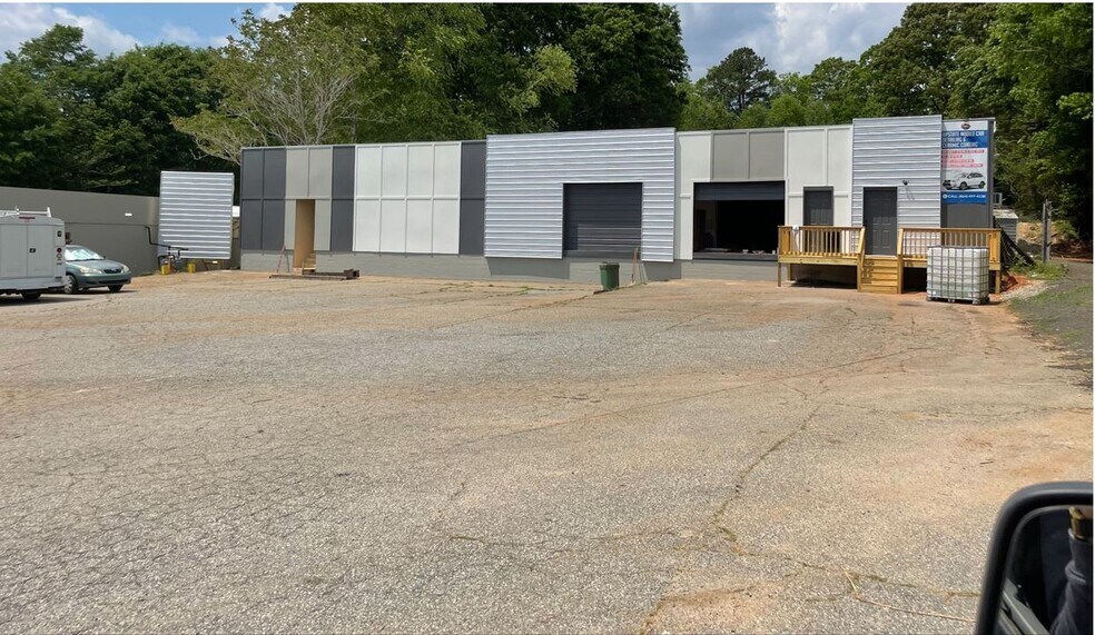 876 W Main St, Spartanburg, SC à louer - Photo de l’immeuble – Image 3 sur 37