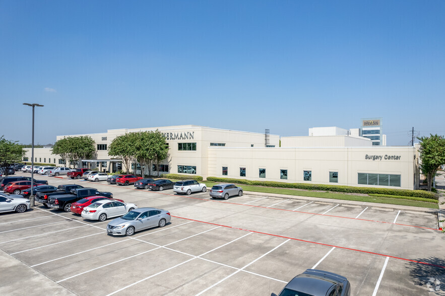 10905 Memorial Hermann Dr, Pearland, TX à louer - Photo de l’immeuble – Image 3 sur 10