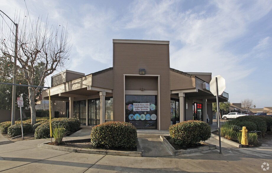 655-695 E Lincoln Ave, Escondido, CA à louer - Photo de l’immeuble – Image 2 sur 7