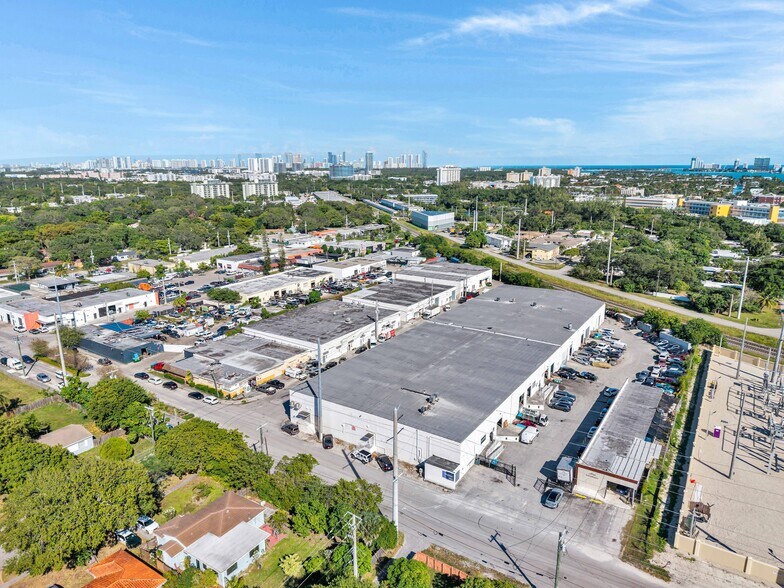 12955 NE 14th Ave, North Miami, FL à vendre - Photo de l’immeuble – Image 2 sur 33