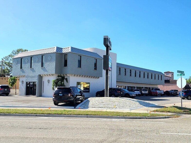 7910 N Tamiami Trl, Sarasota, FL à louer - Photo de l’immeuble – Image 2 sur 94