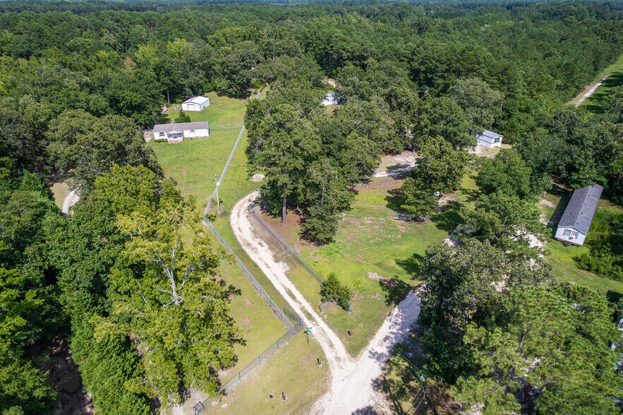 399 Ireland Dr, Lumber Bridge, NC à vendre - Photo de l’immeuble – Image 1 sur 25