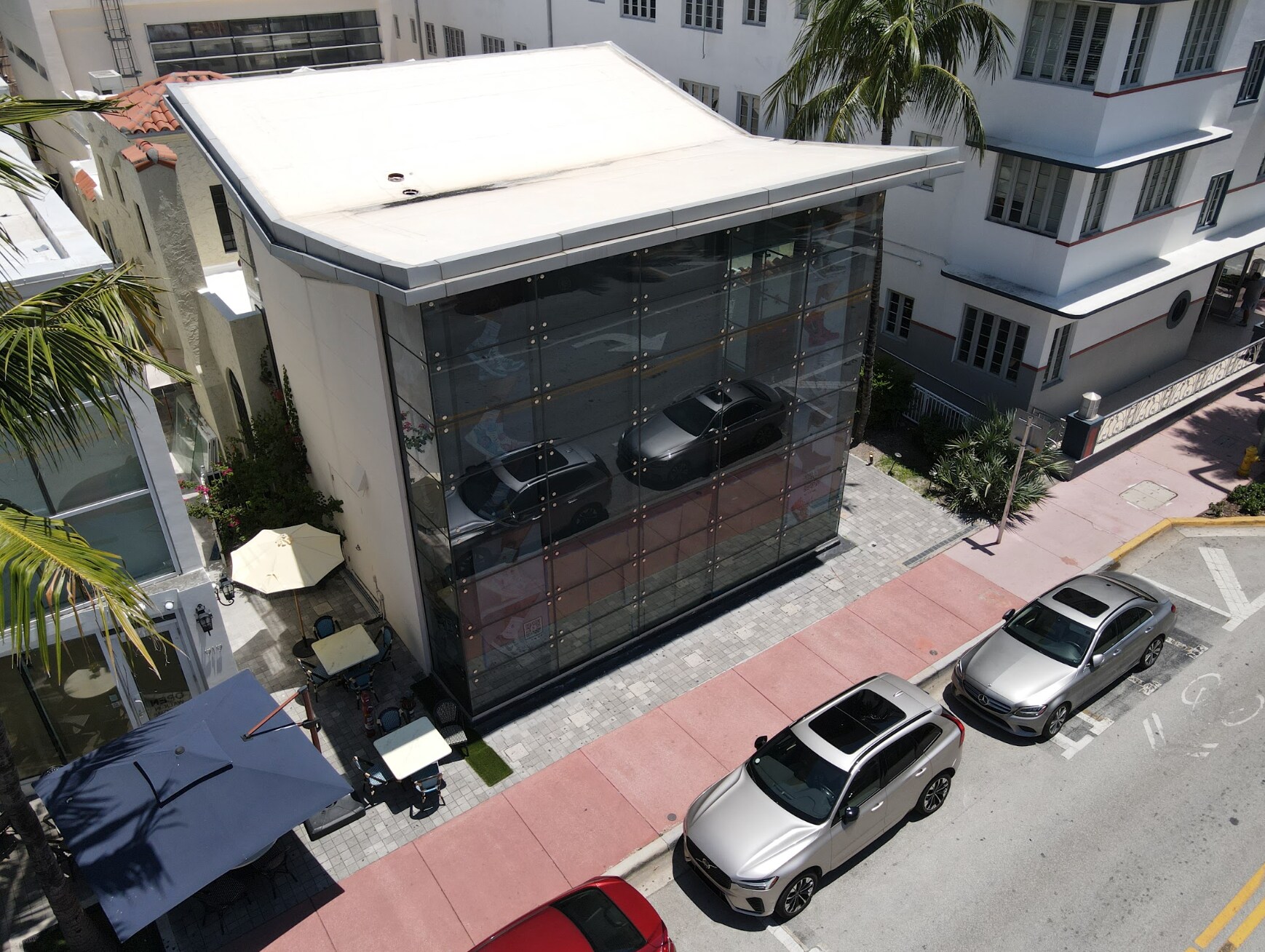 909 Collins Ave, Miami Beach, FL à vendre Photo de l’immeuble– Image 1 sur 34