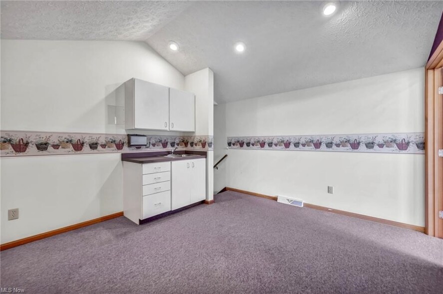 33398 Walker Rd, Avon Lake, OH à vendre - Photo de l’immeuble – Image 3 sur 10
