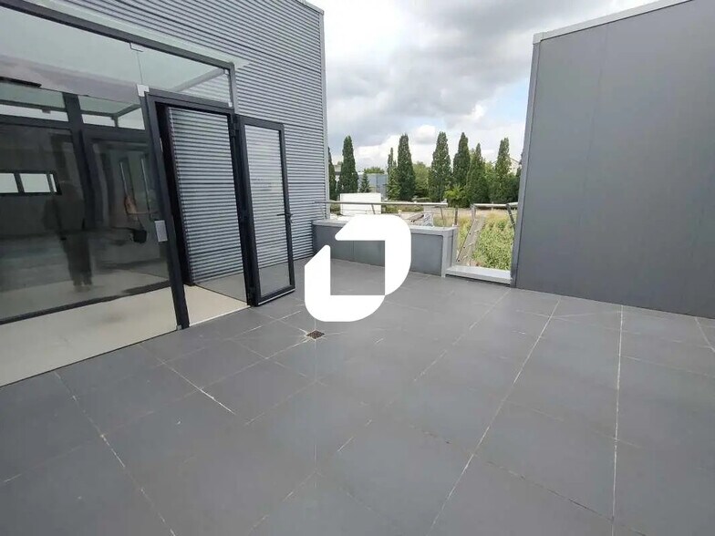 Bureau dans Buc à louer - Photo de l’immeuble – Image 2 sur 9