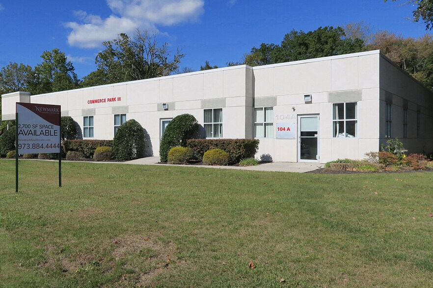 104 Dorsa Ave, Livingston, NJ à louer - Photo de l’immeuble – Image 2 sur 3