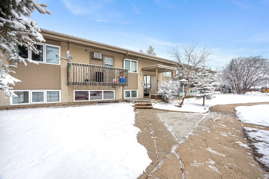 4504 56A Av, Lloydminster, AB à vendre - Photo de l’immeuble – Image 2 sur 8