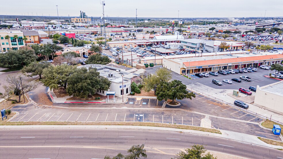 102 Del Ct, Laredo, TX à louer - Photo de l’immeuble – Image 3 sur 17