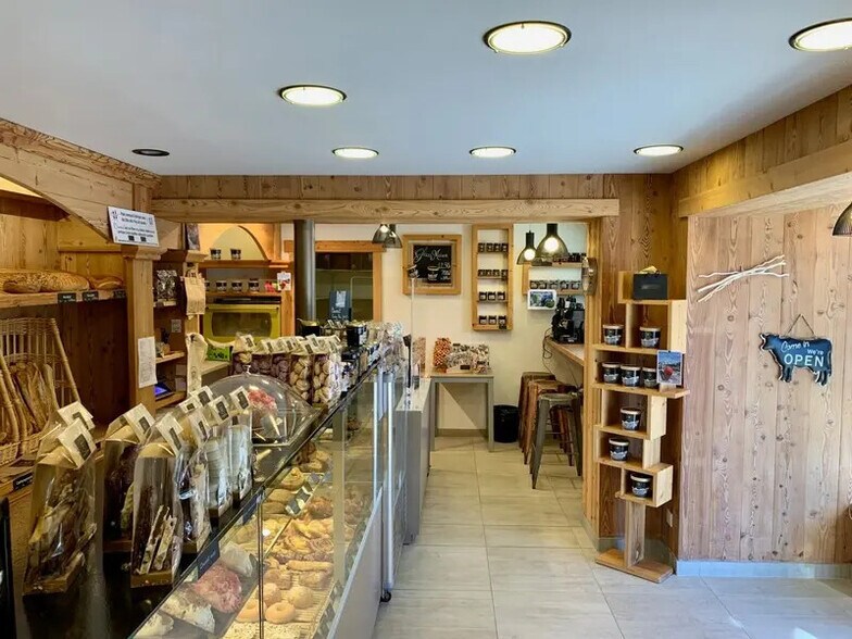 Local commercial dans Le Grand-Bornand à vendre - Photo de l’immeuble – Image 3 sur 8