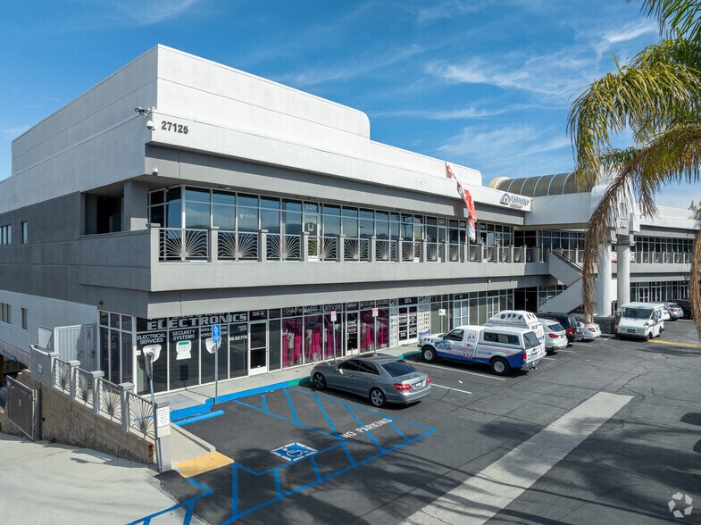 27125 Sierra Hwy, Santa Clarita, CA à louer - Photo de l’immeuble – Image 1 sur 10