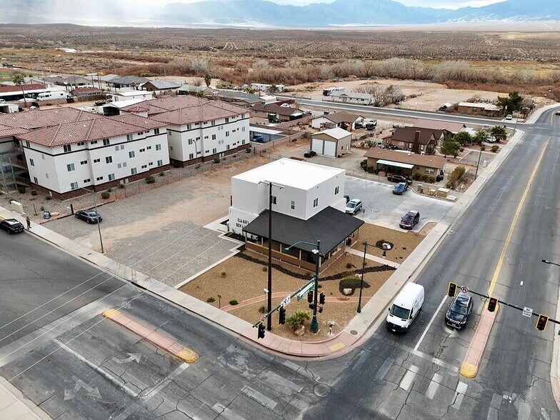 220 E Mesquite Blvd, Mesquite, NV à louer - Photo de l’immeuble – Image 2 sur 4