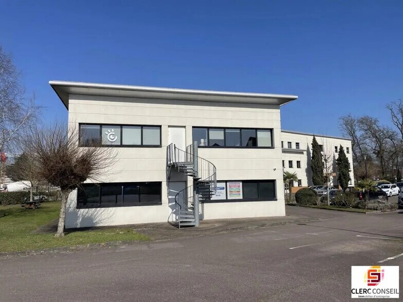 Bureau dans Cléon à louer - Photo de l’immeuble – Image 2 sur 10
