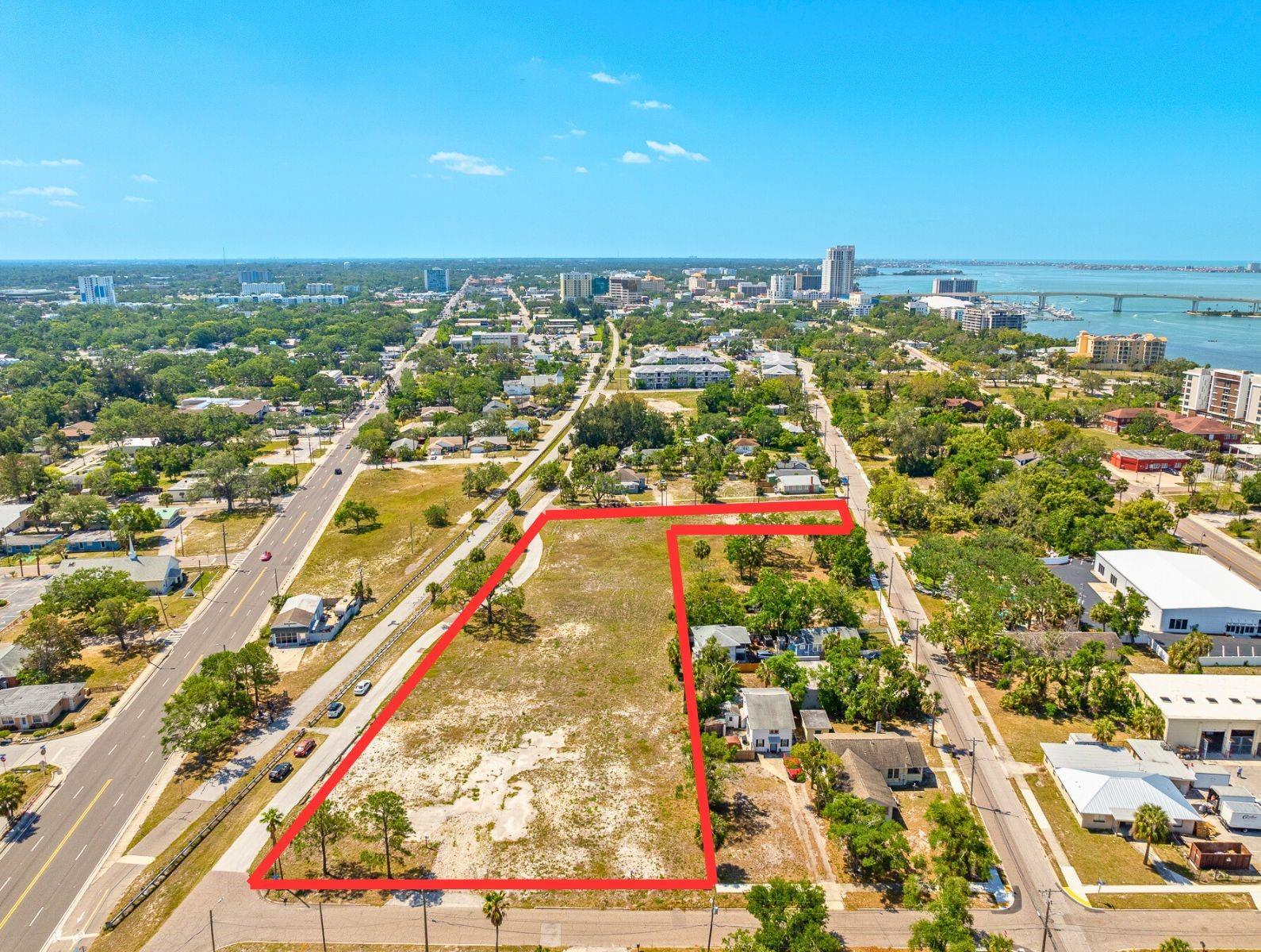 611 Palm Bluff St, Clearwater, FL à vendre Photo de l’immeuble– Image 1 sur 35