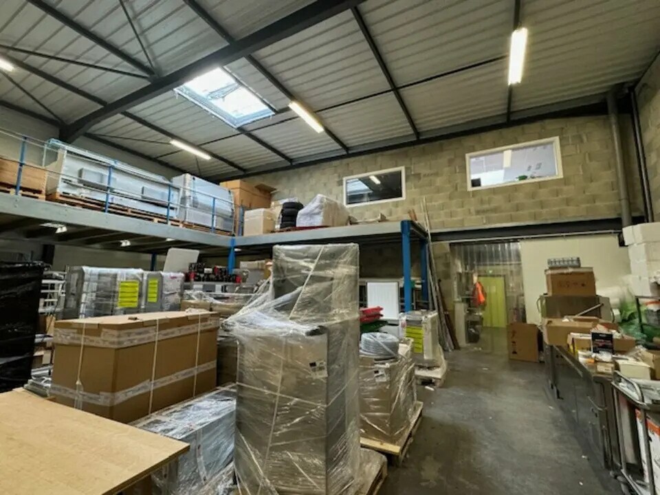 Industriel/Logistique dans Lissieu à louer Photo intérieure– Image 1 sur 6