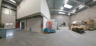 Plus de détails pour Local d'activités à louer