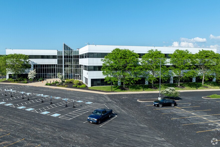 Sterling Office Park portefeuille de 4 biens à vendre sur LoopNet.fr - Photo principale – Image 2 sur 3