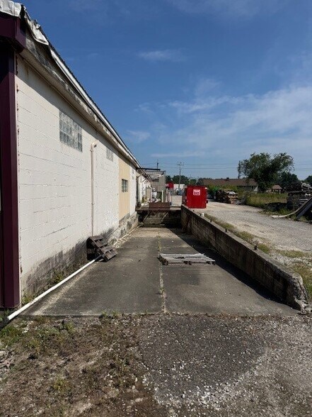 15651 W High St, Middlefield, OH à louer - Photo de l’immeuble – Image 2 sur 8