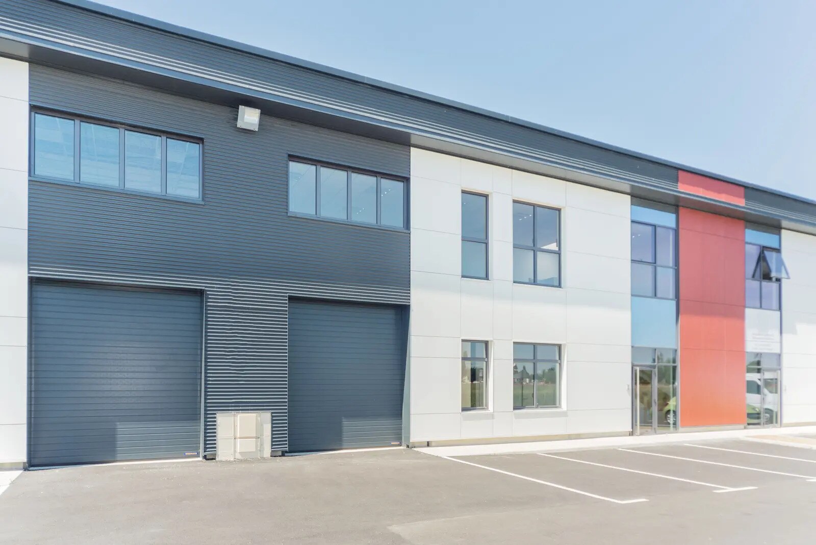 Local d’activités dans Lieusaint à louer Photo de l’immeuble– Image 1 sur 7