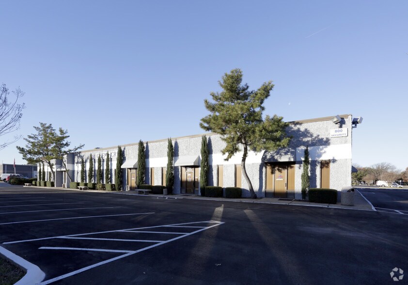 800 Security Row, Richardson, TX à louer - Photo principale – Image 1 sur 4