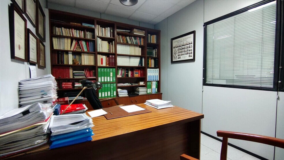 Immeuble residentiel dans Rubí, Barcelona à vendre - Photo intérieure – Image 2 sur 13