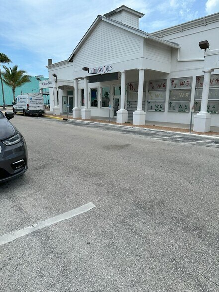 201 Old San Carlos Blvd, Fort Myers, FL à louer - Photo de l’immeuble – Image 1 sur 6