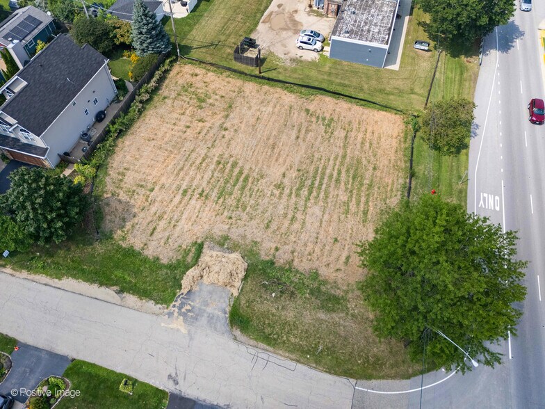 900 Winnetka Ter, Lake Zurich, IL à vendre - Photo de l’immeuble – Image 2 sur 8