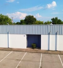 1663 Hickory Dr, Haltom City, TX à louer Photo de l’immeuble– Image 1 sur 6