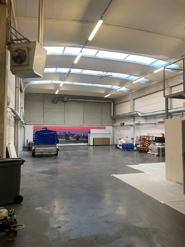 Plus de détails pour Local d'activités à louer