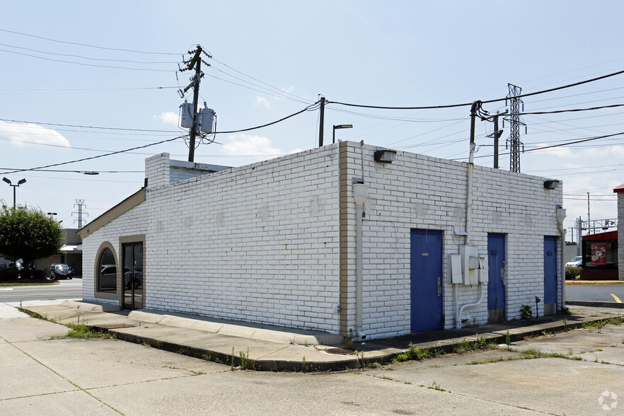 214 E Little Creek Rd, Norfolk, VA à louer - Photo de l’immeuble – Image 3 sur 3