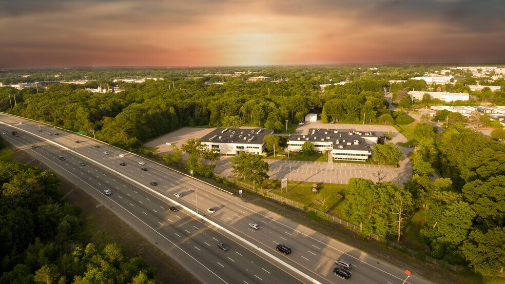 171 Service Ave, Warwick, RI à louer - Photo de l’immeuble – Image 1 sur 10