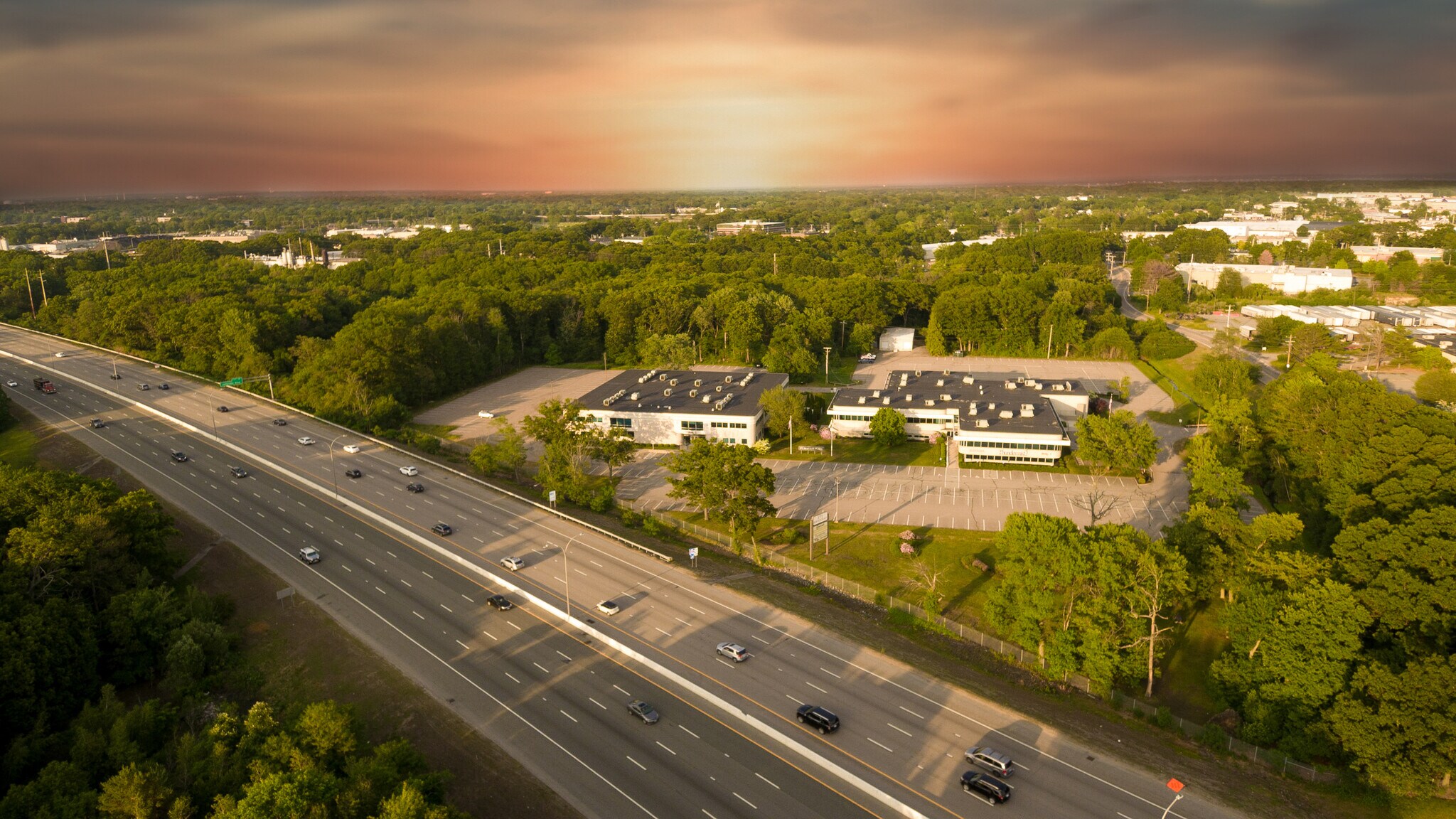 171 Service Ave, Warwick, RI à louer Photo de l’immeuble– Image 1 sur 11