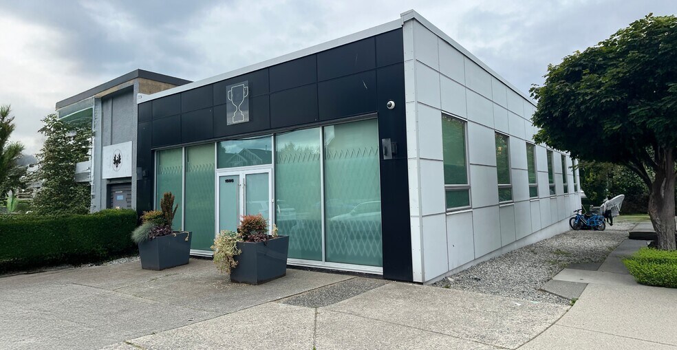 1595 E Pender St, Vancouver, BC à louer - Photo de l’immeuble – Image 1 sur 2