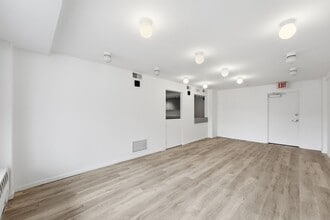 90 Prospect Ave, Hackensack, NJ à louer Photo intérieure– Image 2 sur 49