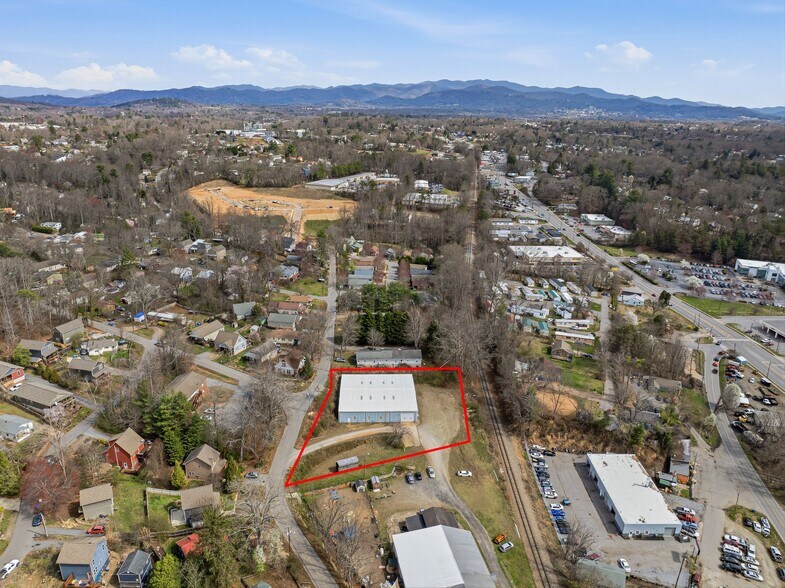 5 Woodland Dr, Asheville, NC à vendre - Photo de l’immeuble – Image 2 sur 20