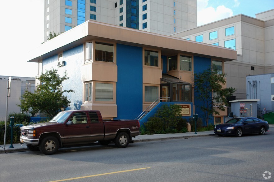 738 H St, Anchorage, AK à louer - Photo de l’immeuble – Image 2 sur 2