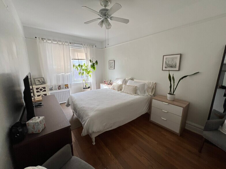 7102 34th Ave, Jackson Heights, NY à vendre - Photo de l’immeuble – Image 2 sur 23