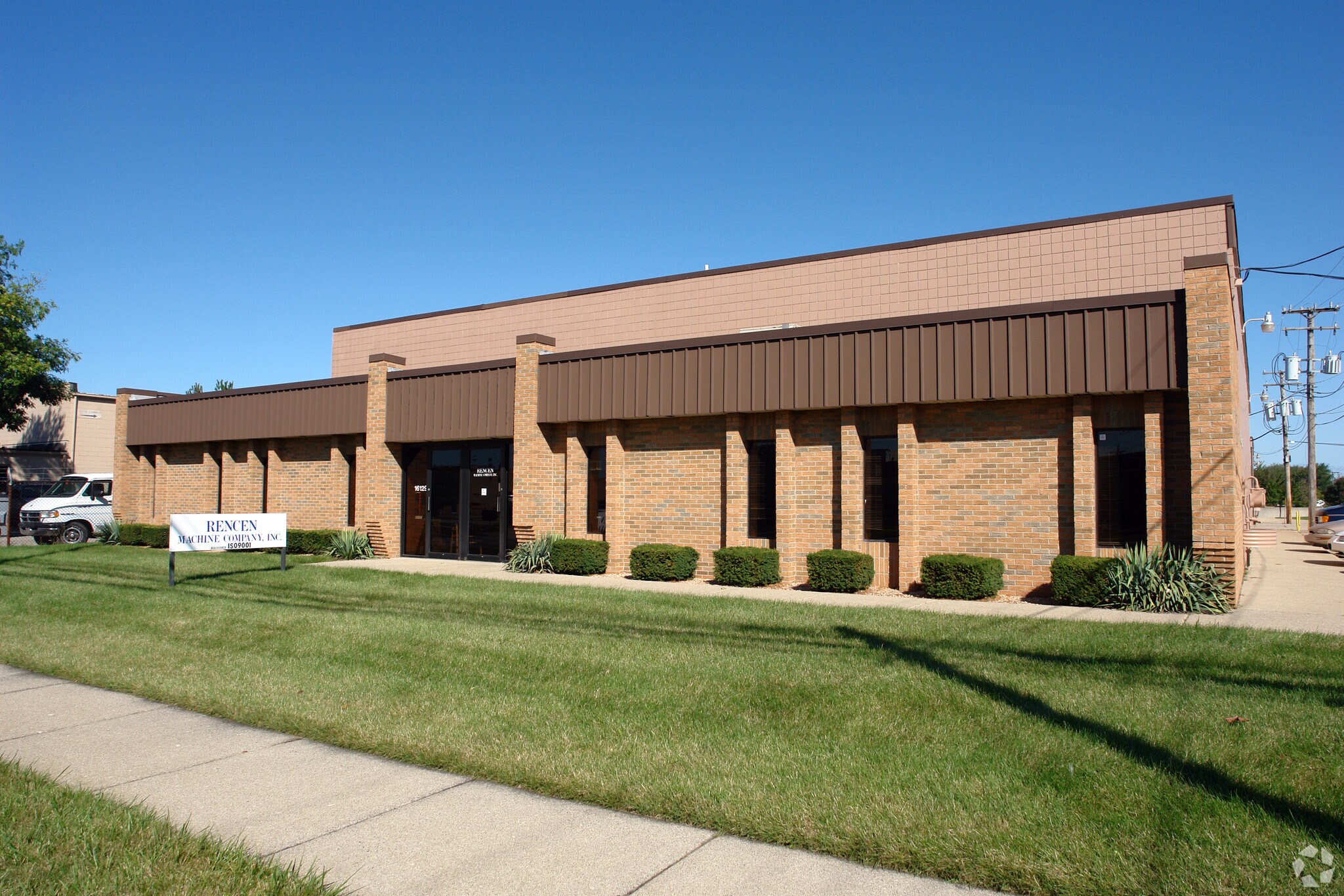 16129 Common Rd, Roseville, MI à louer Photo principale– Image 1 sur 6
