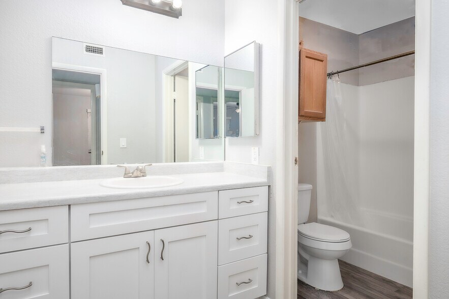 808 Center St, Henderson, NV à vendre - Photo de l’immeuble – Image 3 sur 7